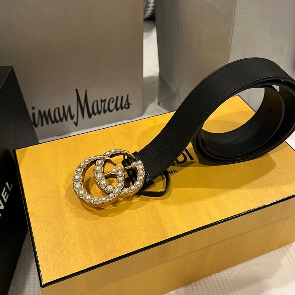 Pearl Gucci Belt, excellent condition!